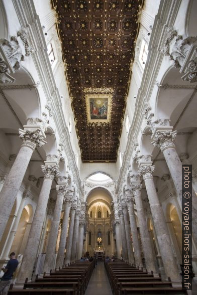 Nef de la Basilica di Santa Croce de Lecce. Photo © André M. Winter